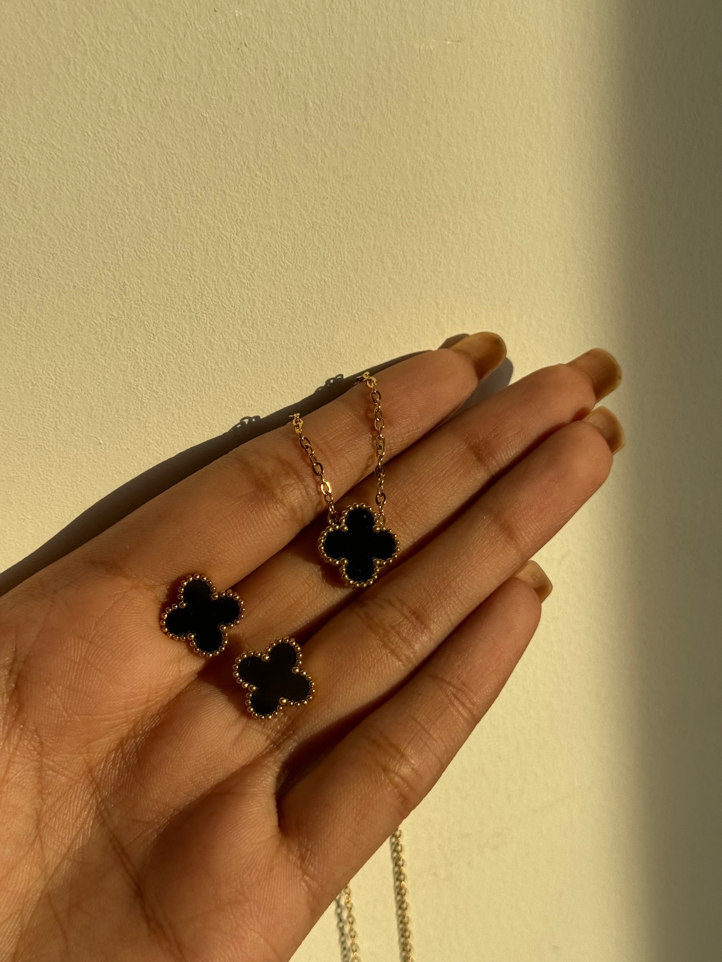 Van-Cleef Clover Necklace And Earrings