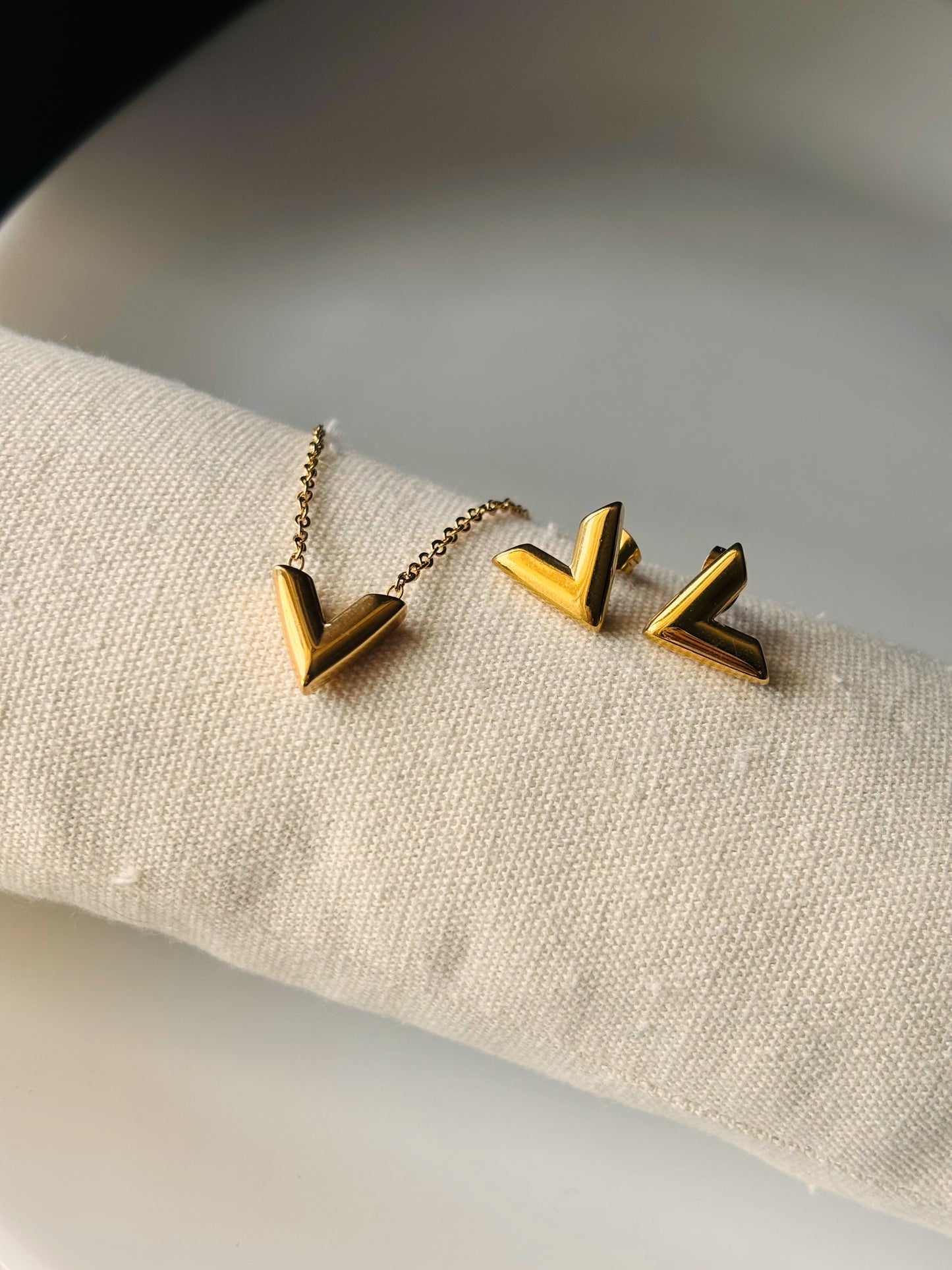 V Necklace