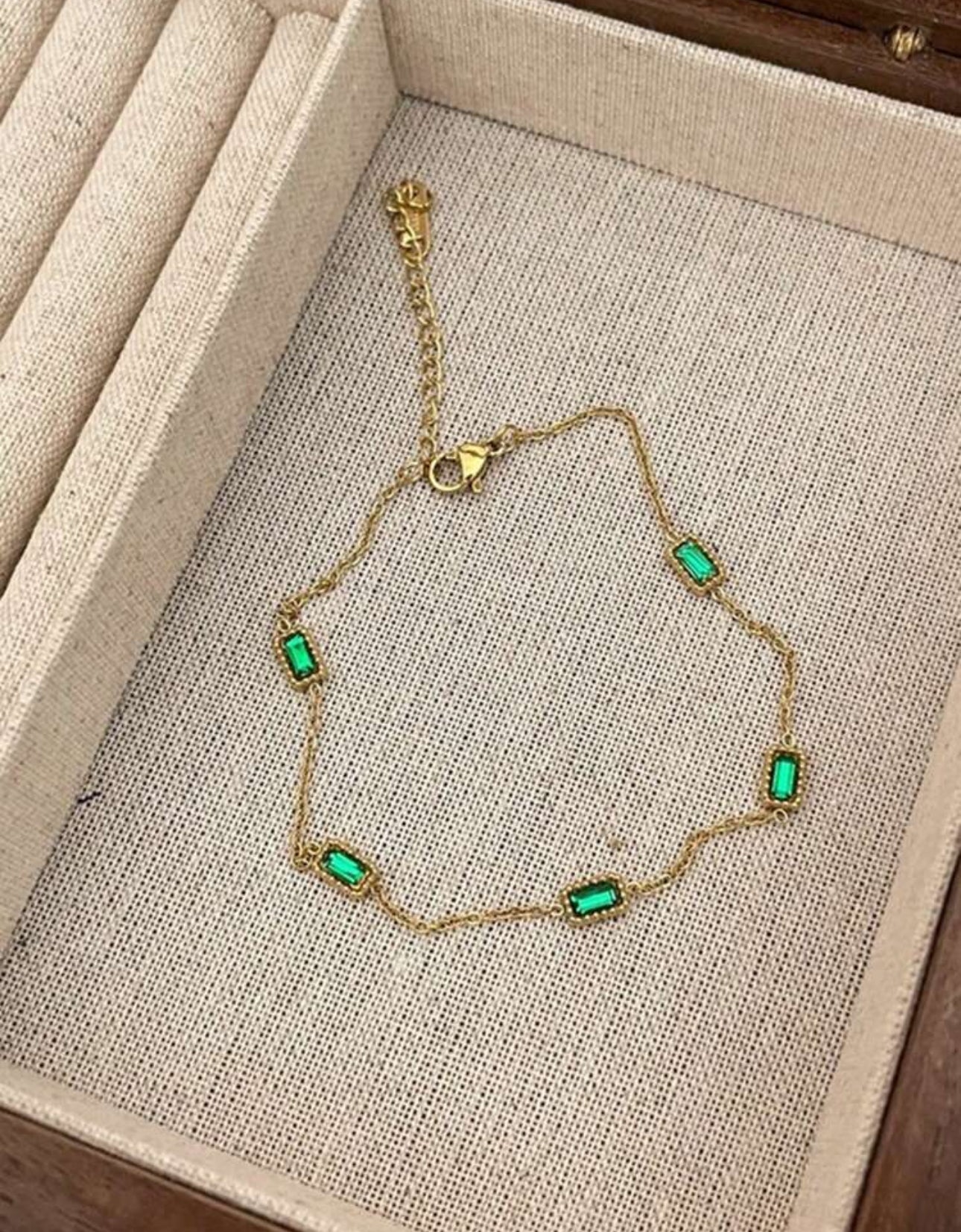 Emerald Gleam Necklace & Bracelet