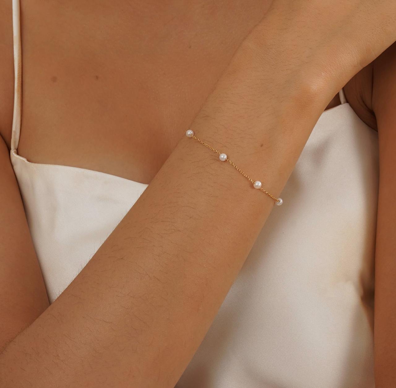 Refined Pearl Bracelet