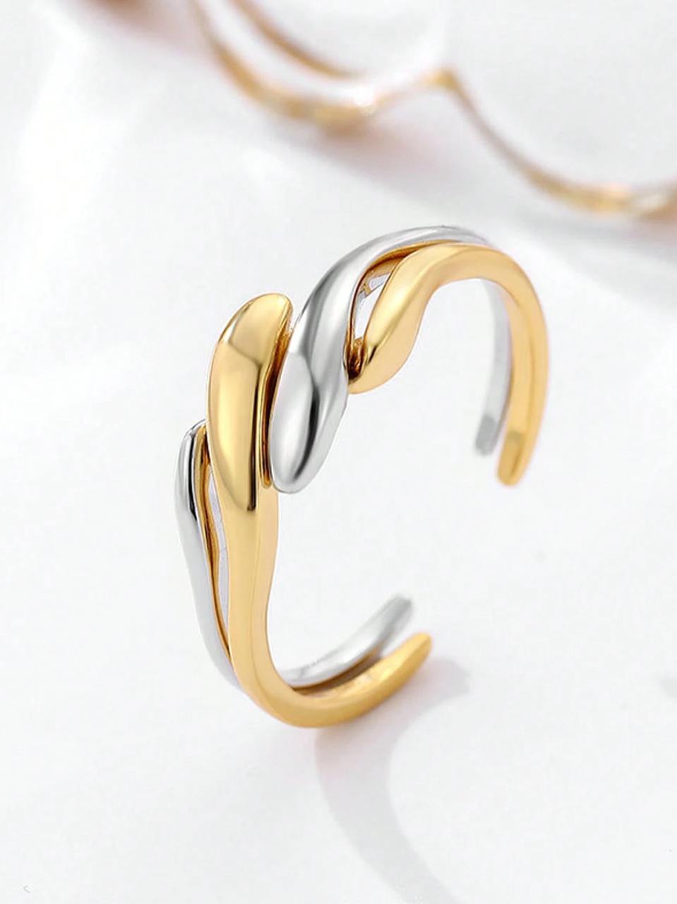 Twist and Wave Ring