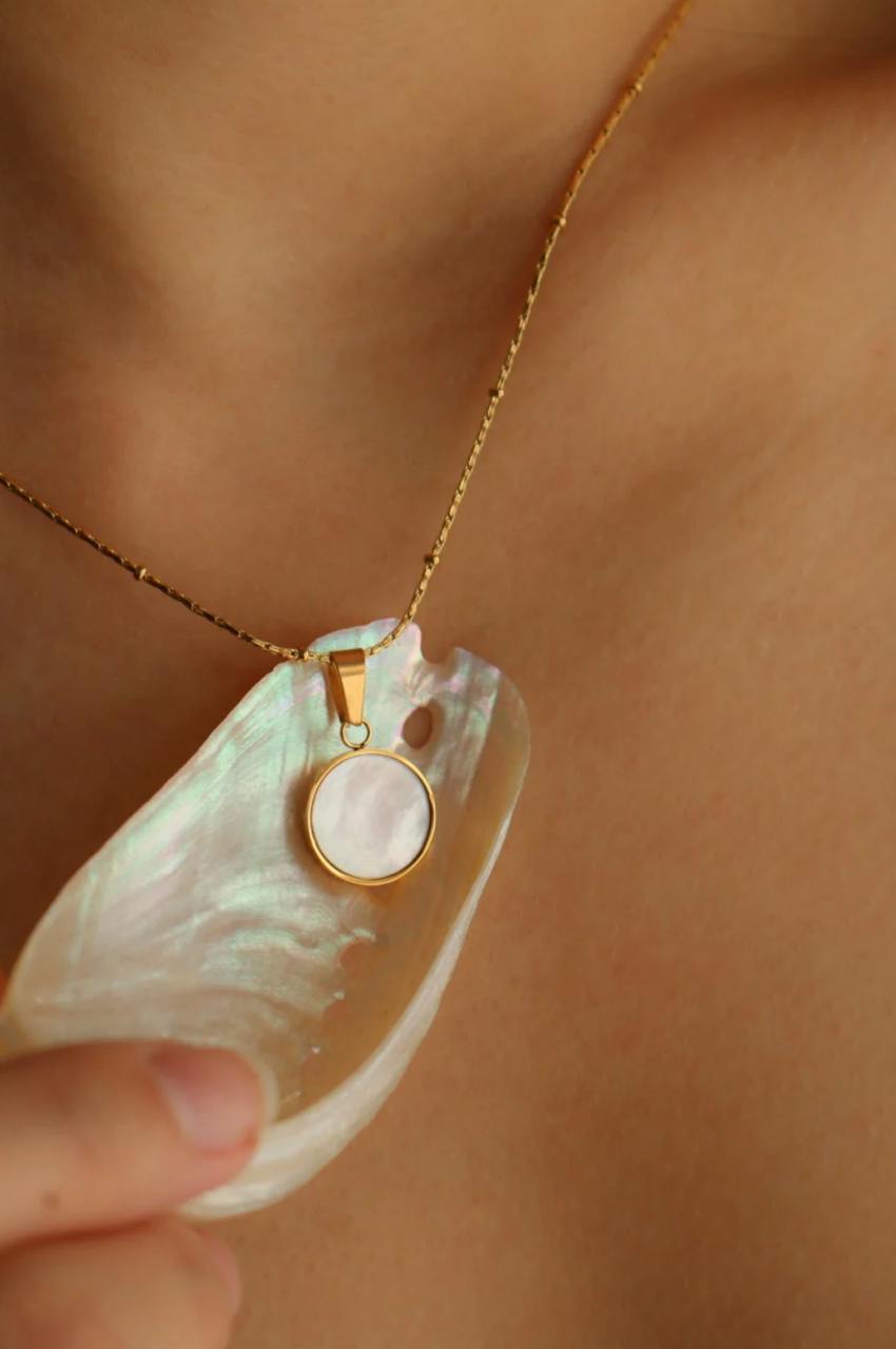 Marine Round Shell Necklace